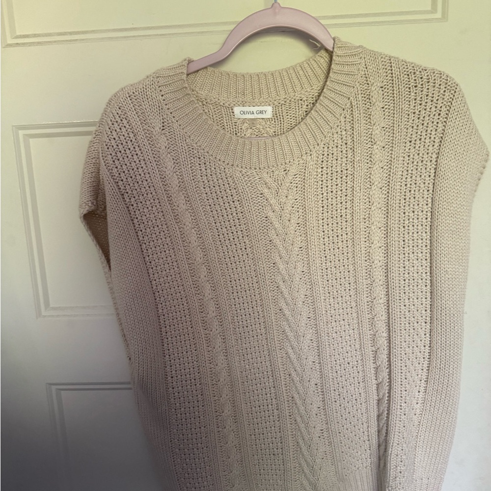 Alice + Olivia Cream Cable Knit Short Sleeve Sweater